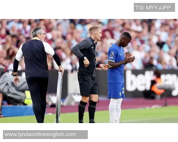 公交司机穿利物浦球衣遭切尔西球迷围攻后被解雇引发热议 公交司机穿利物浦球衣遭切尔西球迷围攻后被解雇引发热议