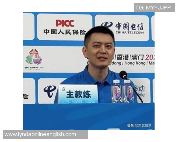 杨鸣工作室力挺遭驱逐的2T：勇于表达与行动的精神值得赞赏