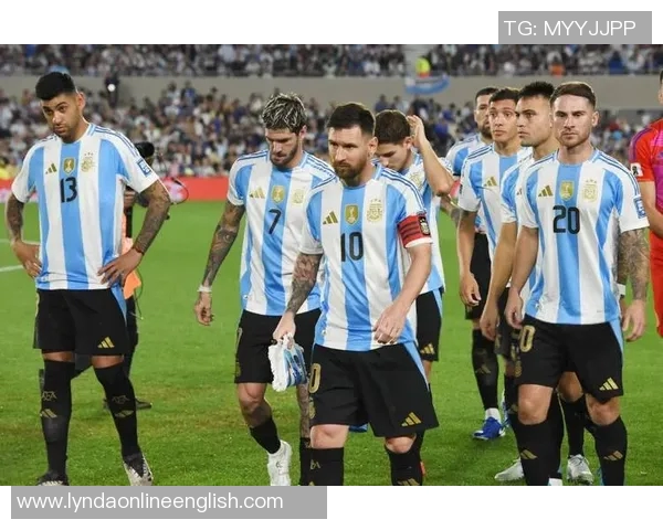 梅西社交媒体分享2026年世界杯用球宣传照引发热议