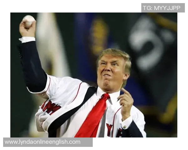 特朗普赠送镀金钥匙给C罗使其成为首位获此荣誉的运动员 特朗普赠送镀金钥匙给C罗使其成为首位获此荣誉的运动员