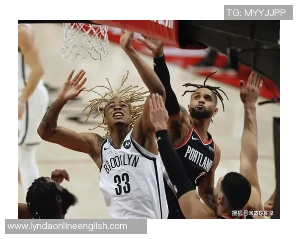 克拉克斯顿迎来生涯首次三双表现出色砍下18分11篮板12助攻可喜可贺