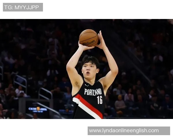 杨瀚森首节短暂出场表现平平仅得1篮板无得分贡献