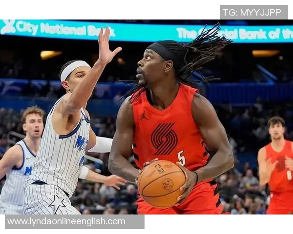 开拓者对阵魔术半场结束杨瀚森连续第五场未能登场