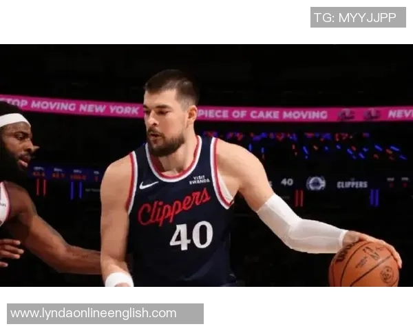 小卡面对祖巴茨防守困境展现个人能力成功打成2加1