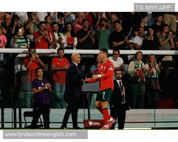 马丁内斯称赞C罗态度决定国家队主力地位30场比赛贡献25球彰显重要性